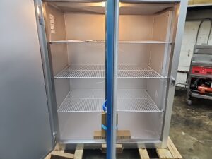 4894 Traulsen G22013 2-door freezer (5)