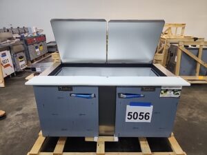 5056 Traulsen UST6024LR prep station refrigerated (3)