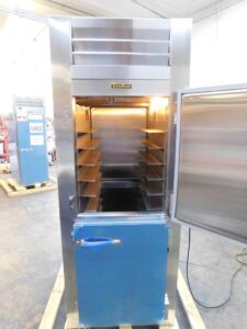 5061 Traulsen RHT132WPUT-HHS refrigerator (1)