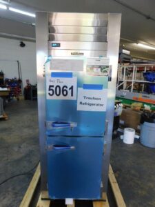 5061 Traulsen RHT132WPUT-HHS refrigerator (3)