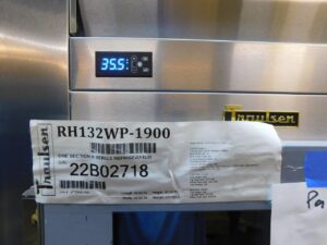 5064 Traulsen RH132WPUT-HHG Refrigerator (6)
