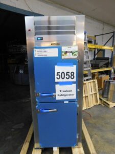5058 Traulsen RHT132WPUT-HHG refrigerator (3)