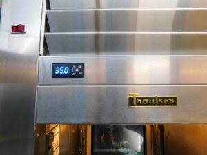 5058 Traulsen RHT132WPUT-HHG refrigerator (4)