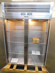 5073 Traulsen ADT232NUT-FHS refrigerator freezer (4)