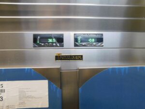 5073 Traulsen ADT232NUT-FHS refrigerator freezer (6)