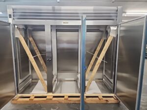 5075 Traulsen roll through AIH332LP-FHS warming cabinet (14)