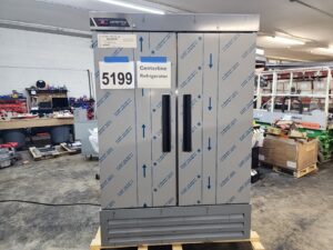 5199 Centerline Traulsen CLBM-49R-FS-LR 2-door refrigerator 2 (2)
