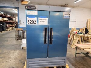 5202 Centerline Traulsen CLBM-49F-FS-LR 2-door freezer (11)