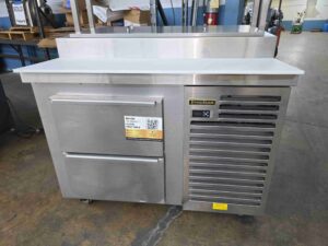 6132 Traulsen TB046SL2S refrigerated prep station (4)