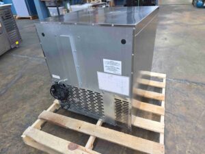 6137 Traulsen undercounter UHT27-R refrigerator (1)