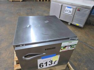 6137 Traulsen undercounter UHT27-R refrigerator (3)