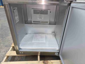 6137 Traulsen undercounter UHT27-R refrigerator (4)