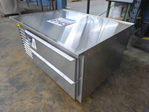 6145 Traulsen TE048HT check base 6 6145 TE048HT-1 Chef Base Refrigerator 6145 Traulsen TE048HT check base (6)