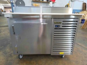 6147 traulsen TB046SL2S-1 prep station (4)