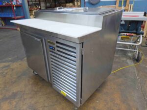 6147 traulsen TB046SL2S-1 prep station (8)