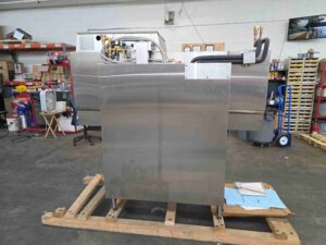 6157 Hobart CL44ENVL Conveyor dishwasher (9)
