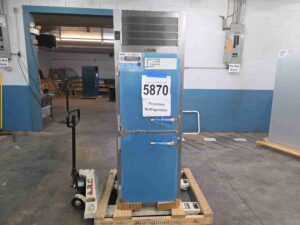 5870 Traulsen RHT132NPUT-HHS pass thru refrigerator (2)