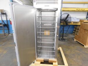 5873 Traulsen AHT132NPUT-FHS Cooler (4)