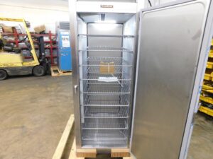 5874 Traulsen AHT132NPUT-FHS cooler refrigerator (1)