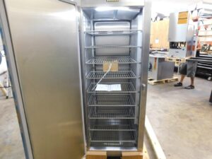 5874 Traulsen AHT132NPUT-FHS cooler refrigerator (4)