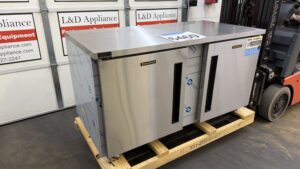 6460 Traulsen CLUC-60F-SD-LR Freezer under counter (1)