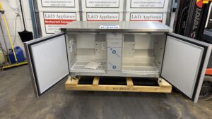 6460 Traulsen CLUC-60F-SD-LR Freezer under counter (2)