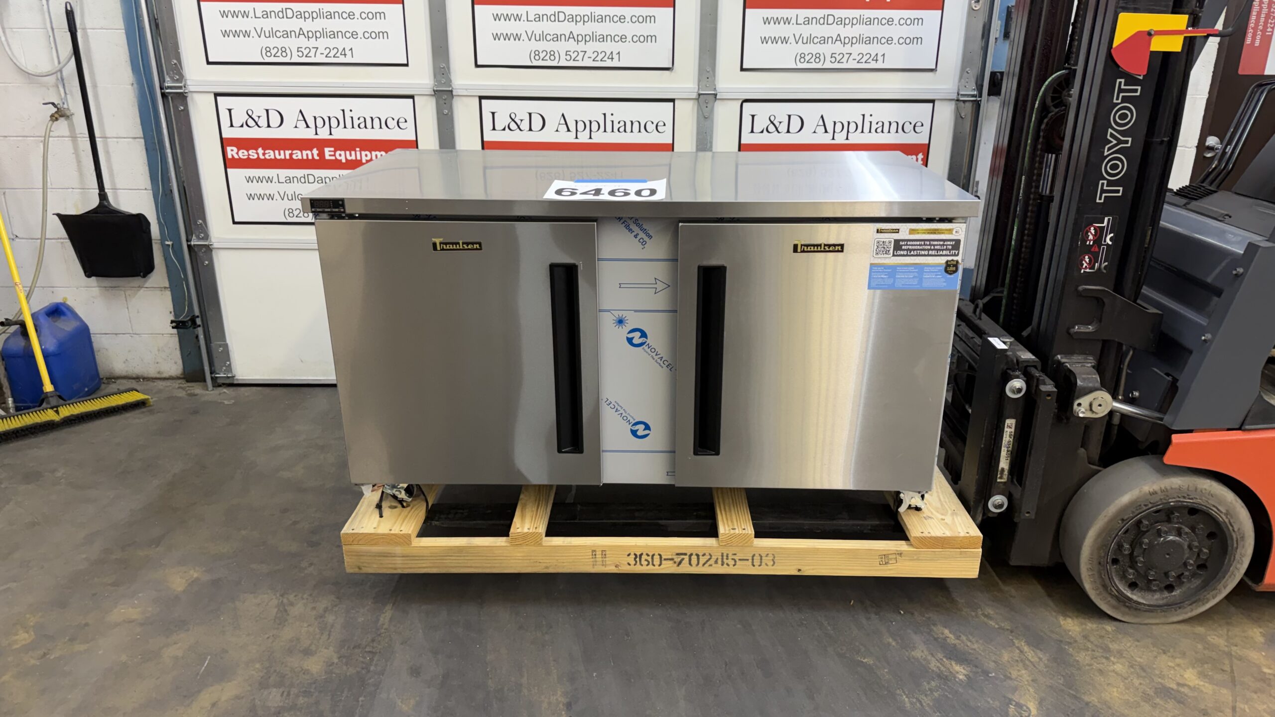 6460 Traulsen CLUC-60F-SD-LR Freezer under counter (5)