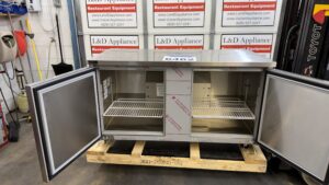 6462 Traulsen CLUC-60F-SD-LR under counter refrigerator (3)