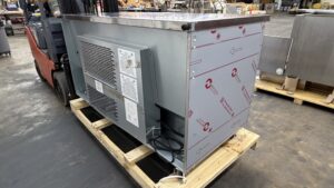 6462 Traulsen CLUC-60F-SD-LR under counter refrigerator (6)