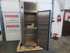 6479 Traulsen RW132W heated cabinet (15)