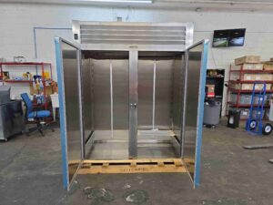 6483 Traulsen RRI232LUT-FHS roll in refrigerator 2-door (5)