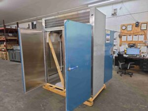 6484 Traulsen RRI232LPUT-FHS 2-door rool through refrigerator (10)