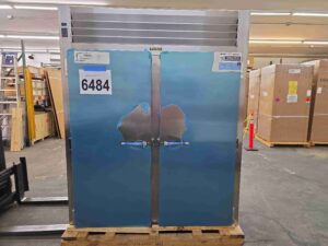 6484 Traulsen RRI232LPUT-FHS 2-door roll through refrigerator (11)