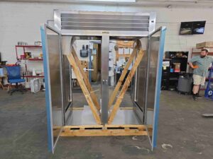 6484 Traulsen RRI232LPUT-FHS 2-door rool through refrigerator (9)