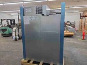 6486 Traulsen RLT232WUT-FHS 2-door freezer (1)