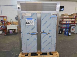 6486 Traulsen RLT232WUT-FHS 2-door freezer (2)