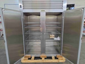 6486 Traulsen RLT232WUT-FHS 2-door freezer (5)