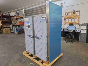 6486 Traulsen RLT232WUT-FHS 2-door freezer (7)