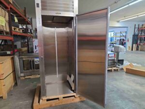 6488 Traulsen RRI132LUT-FHS roll in cooler (5)