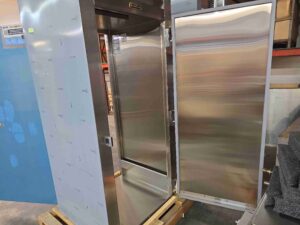 6489 Traulsen Pass Through Cooler RRI132LPUT FHS 9 6489 Traulsen RRI132LPUT-FHS Refrigerator 6489 Traulsen Pass Through Cooler RRI132LPUT-FHS (9)