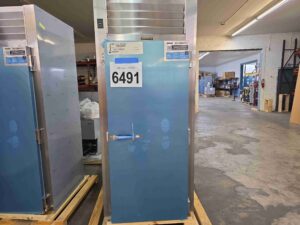 6491 Traulsen RRI132HUT-FHS roll in refrigerator (10)