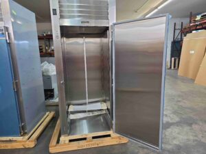 6491 Traulsen RRI132HUT-FHS roll in refrigerator (13)