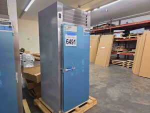 6491 Traulsen RRI132HUT-FHS roll in refrigerator (15)