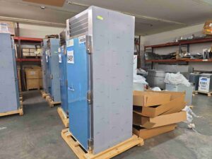 6491 Traulsen RRI132HUT-FHS roll in refrigerator (8)