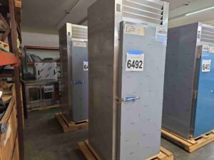 6492 Traulsen RRI132HUT-FHS Roll Through Cooler (17)