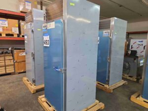 6493 Traulsen RRI132HUT-FHS rollin in cooler (1)