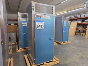 6493 Traulsen RRI132HUT-FHS rollin in cooler (2)