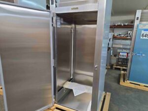 6493 Traulsen RRI132HUT-FHS rollin in cooler (5)