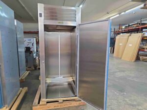 6494 Traulsen RRI132HUT-FHS roll in cooler (12)