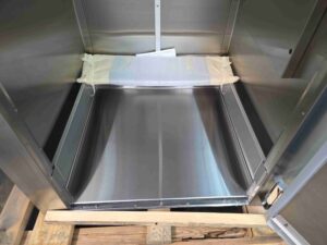 6494 Traulsen RRI132HUT-FHS roll in cooler (13)